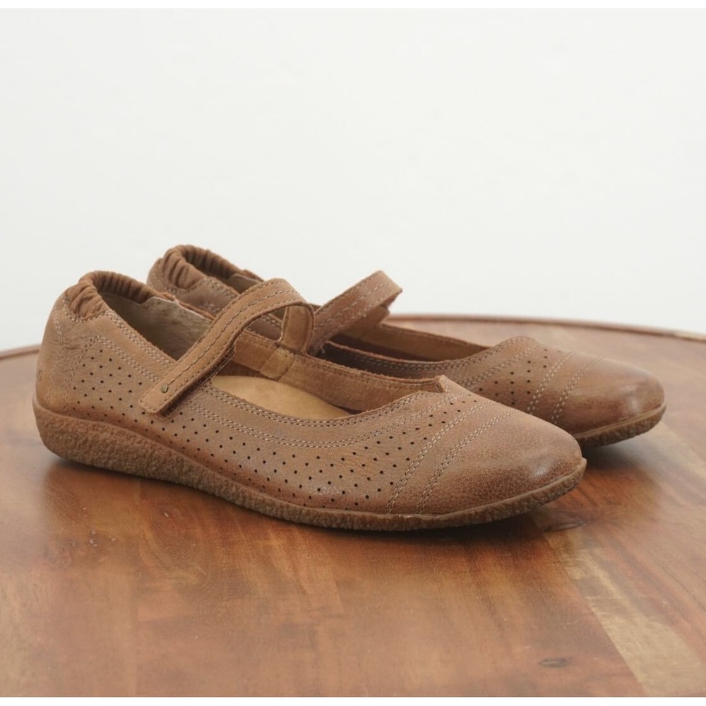 Taos Footwear Tan Leather Moccasins